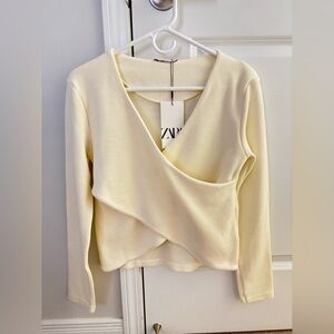 Zara sweater
size: small
color: cream
brand new with tags